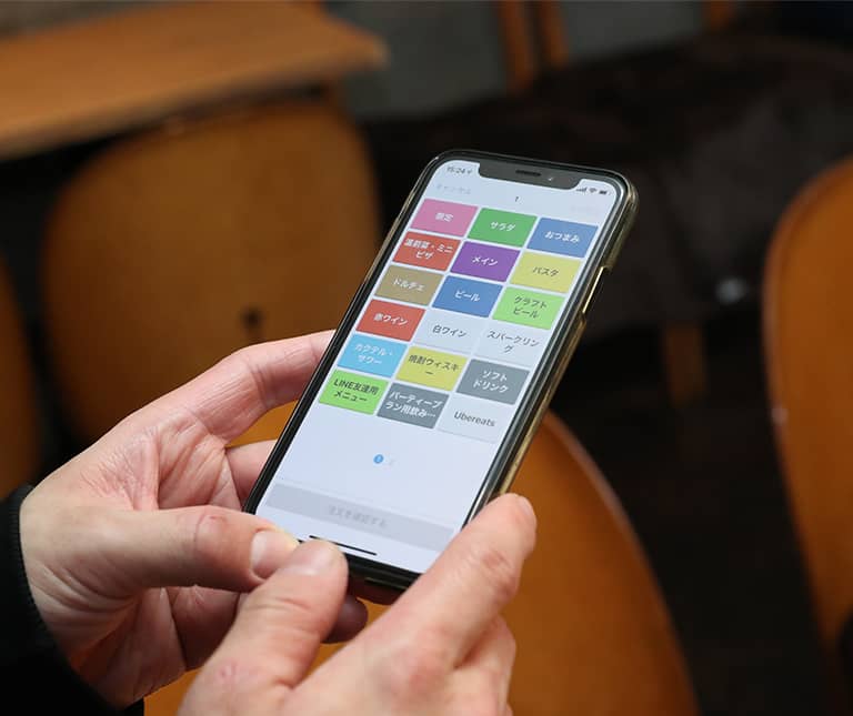 ペーパーレスで、お店が広く使えるように。