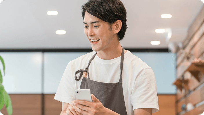 写真：ハンディで注文を取るスタッフ
