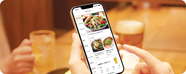 写真：スマホで商品を確認