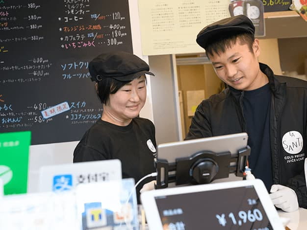 直感的に操作できるので、トレーニングモードを活用してスタッフはすぐに慣れることができました