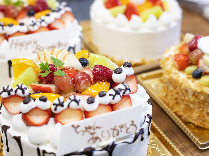 祖父母が孫のためにケーキを買うケースもとても多く、長い間、地域で愛されてきたのが当店の誇りです