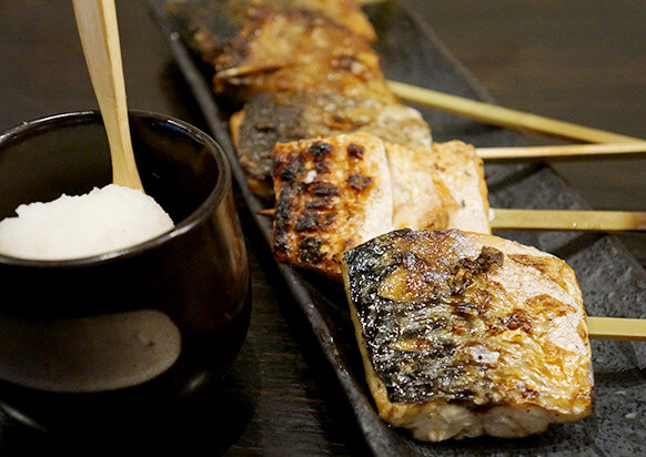 IKORUでは、肉ではなく珍しい魚の串焼きをご用意しております。